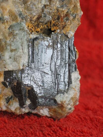 tmtgraitsite|Graeserite: Mineral information, data and localities. .